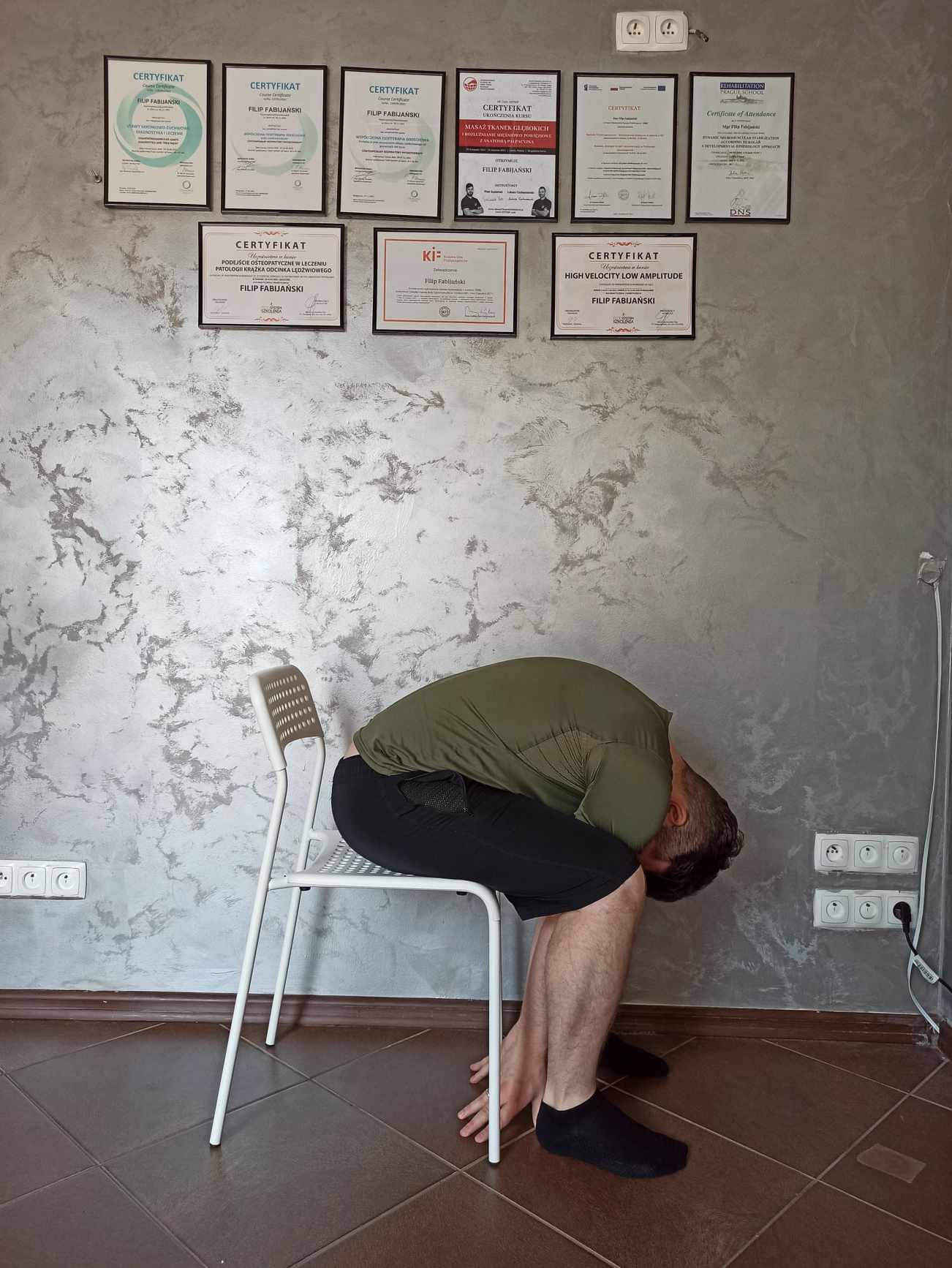 Zgięcie kręgosłupa lędźwiowego na siedząco